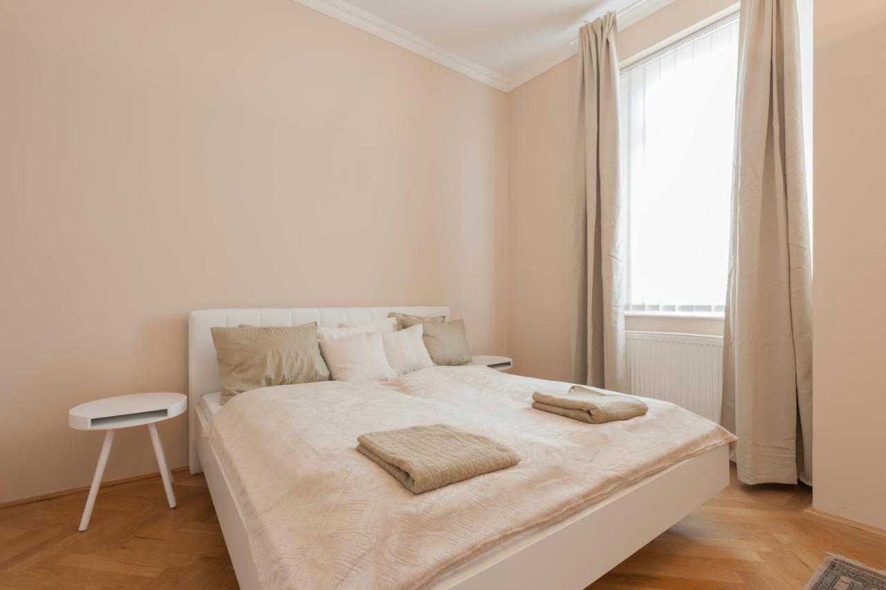 Opera & Basilica 2 Bedrooms With Balcony * Budapeszt