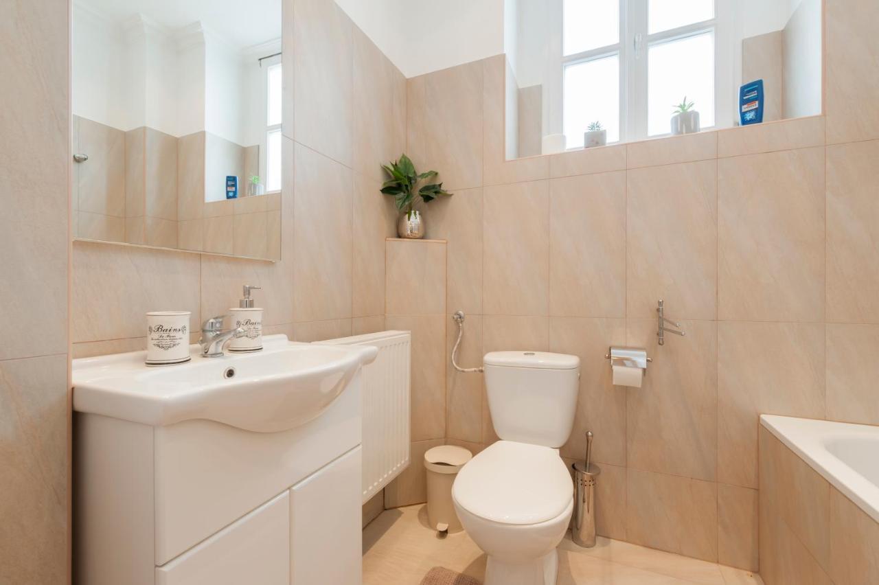 Opera & Basilica 2 Bedrooms With Balcony Apartament