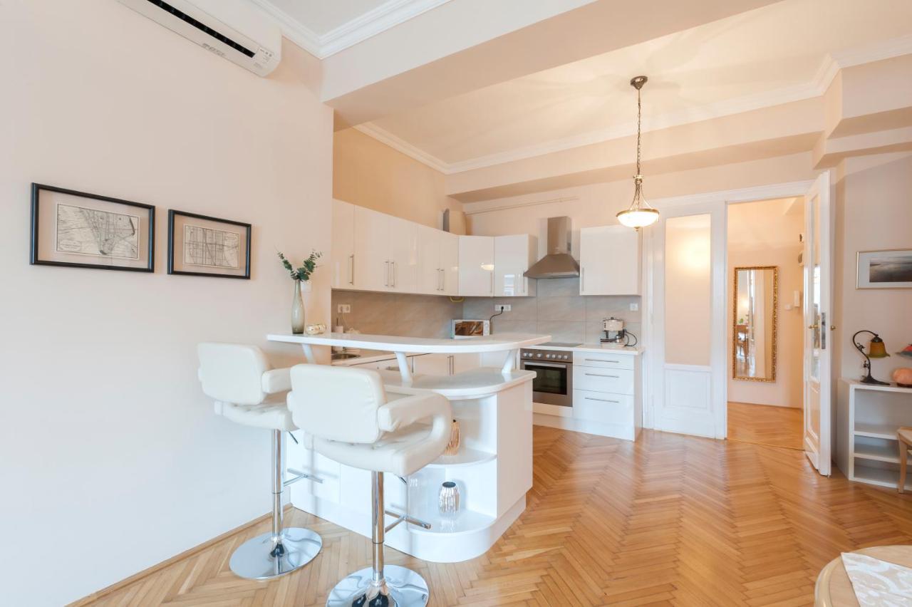 Opera & Basilica 2 Bedrooms With Balcony Apartmán Budapešť